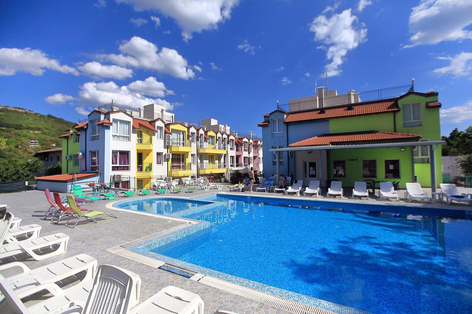 Private Apartment With Parking And Pool Balchik Extérieur photo